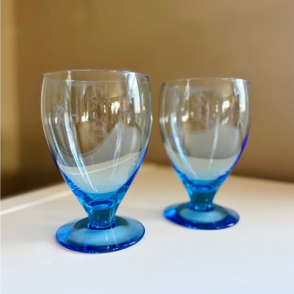 LAST CHANCE* Bright blue vintage goblet glasses